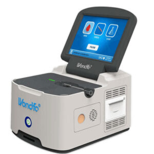 Emogas Analisi Wondfo Vcare-5000 Lettore emogas accurato, preciso e portatile. Legge in contemporanea i seguenti parametri: pH, pCO2, pO2, Hct, K+, Na+, Ca++, Cl-, Glu e Lac, più 23 Parameteri calcolati: