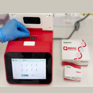 PCR Biologia Molecolare Q Mini Analizzatore di biologia molecolare veloce ed efficiente, con un eccezionale sensibilità e specificità sul patogeno e con oltre 50 test singoli o a pannello.